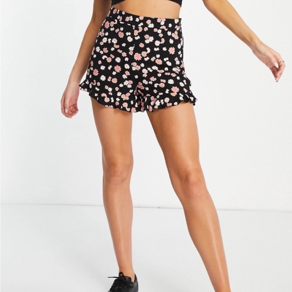 NWT New Look High Waist Ruffle Orange Floral Shorts - Picture 3 of 6